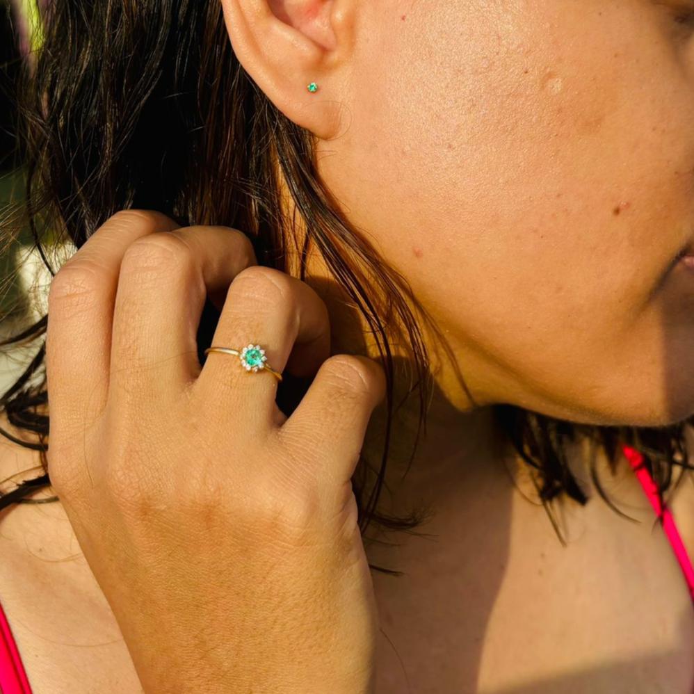 Bague Marguerite en or 18k et émeraude colombienne