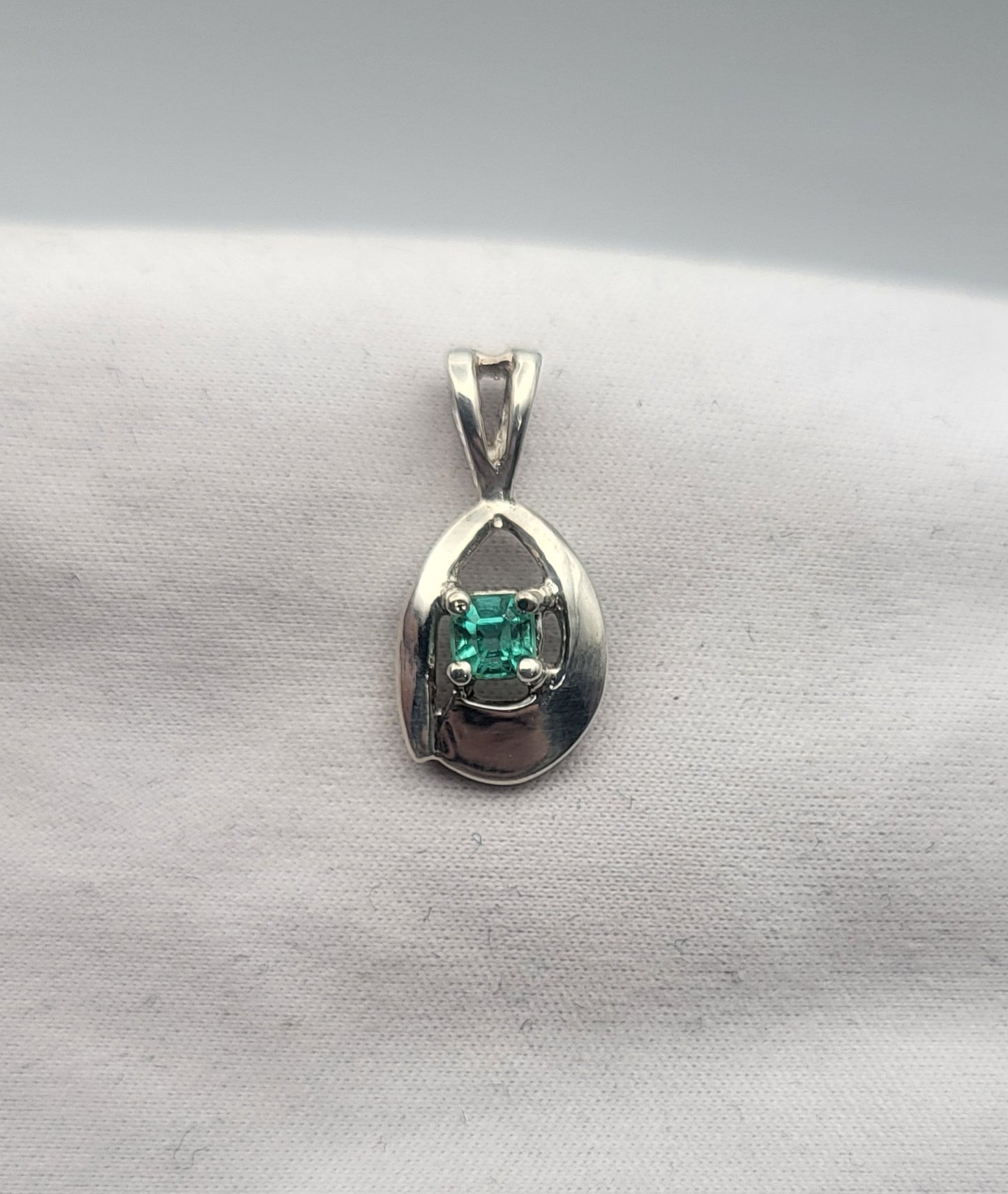 Pendentif argent massif, Emeraude Colombienne