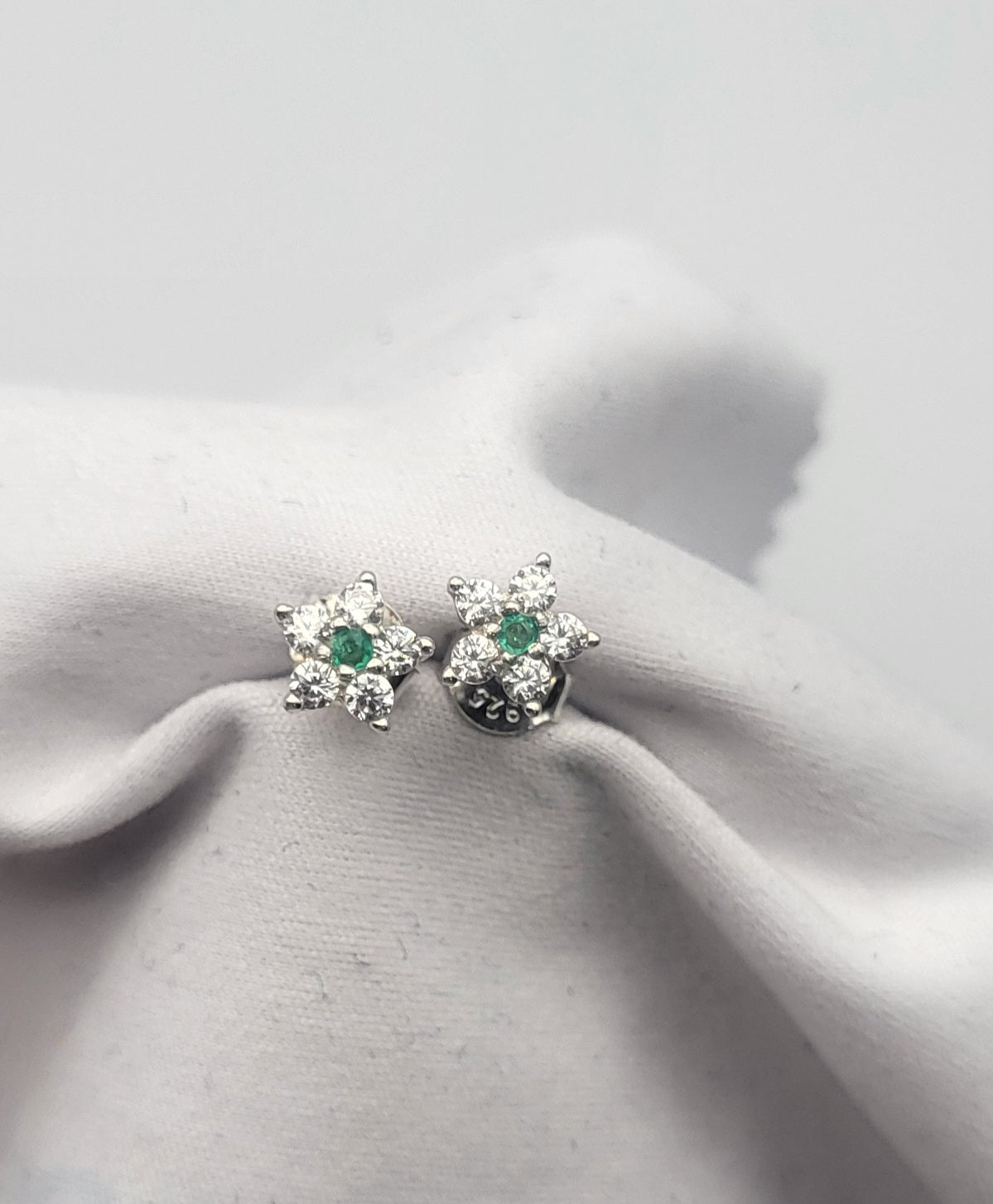 Boucles d'oreilles argent massif avec émeraude de Colombie