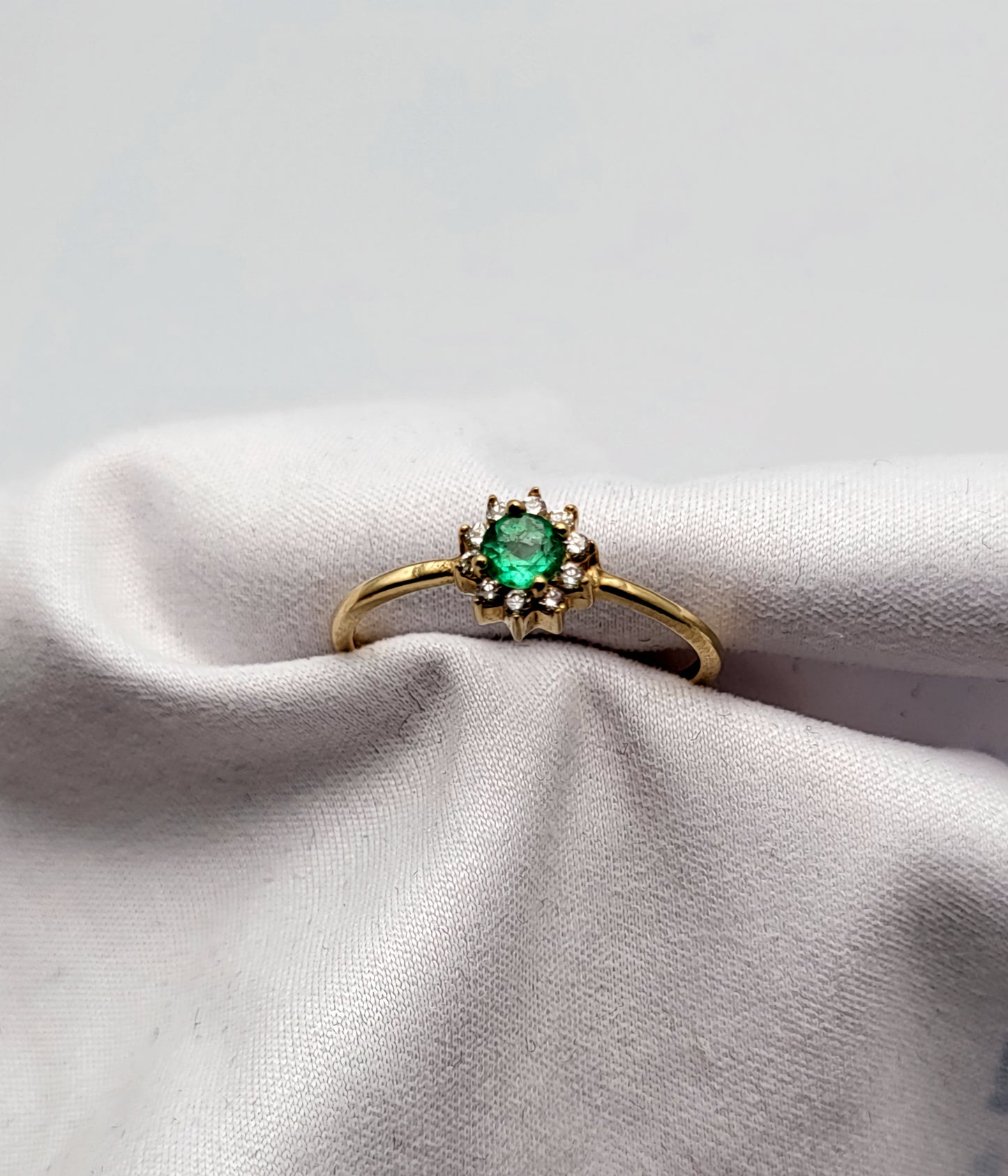 Bague Marguerite en or 18k et émeraude colombienne