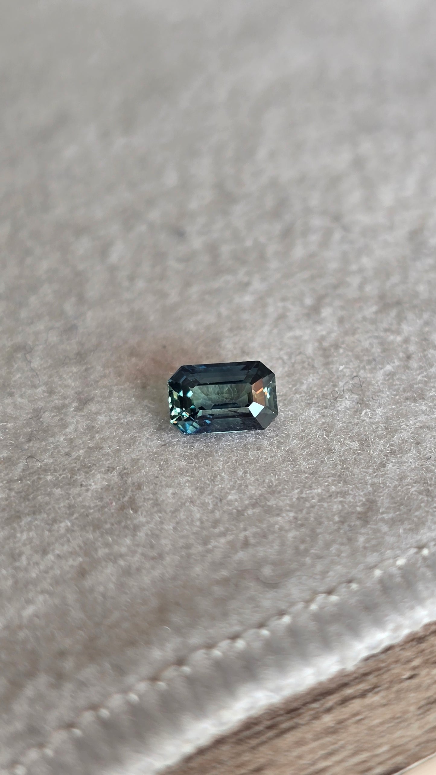 Saphir bi-color bleu/jaune 1.09carat