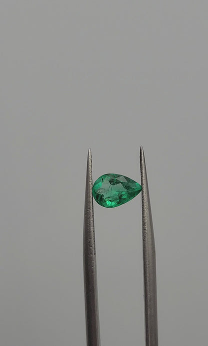 Emeraude Colombienne poire 0.77 carat