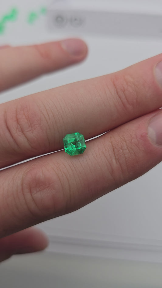 Emeraude colombienne 1.41 carats