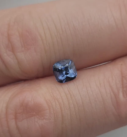 Spinelle bleu gris 1.04 carat