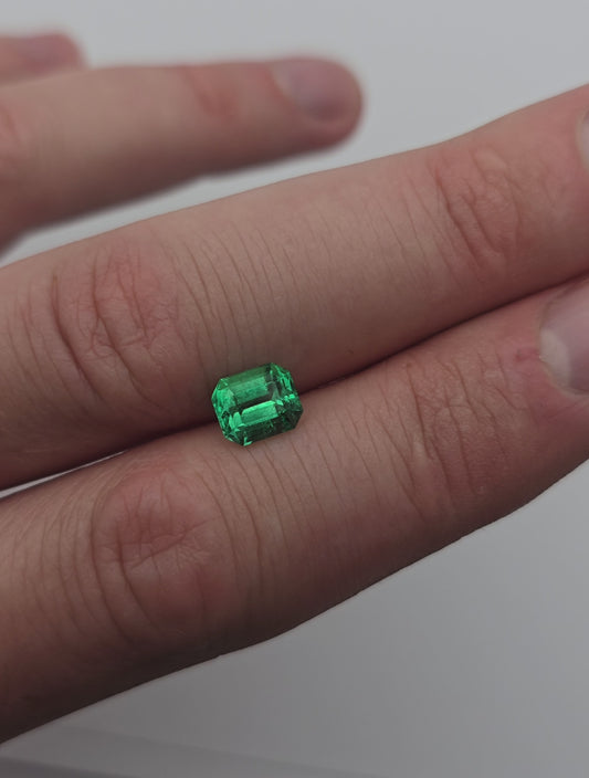 Emeraude colombienne 1.33 carat
