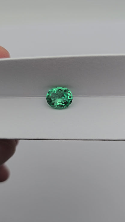 Emeraude colombienne 2.42 carats