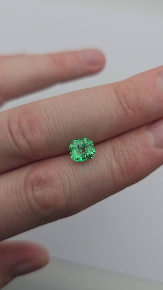 Emeraude colombienne 1.78 carat