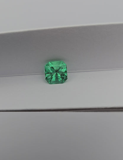 Emeraude colombienne 2.44 carats
