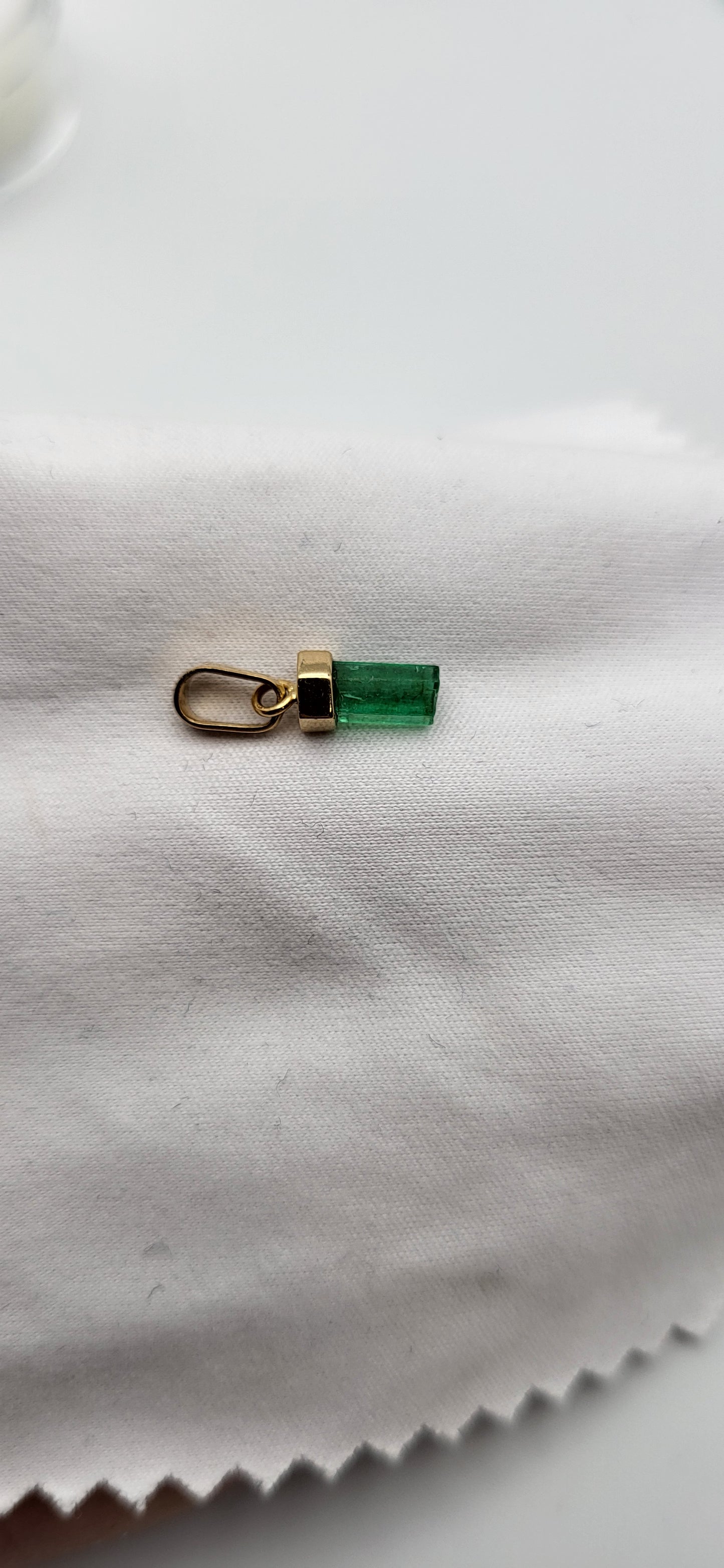 Pendentif or 18k Emeraude Colombienne brute