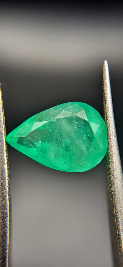 Emeraude Colombienne Poire 3.62 carats