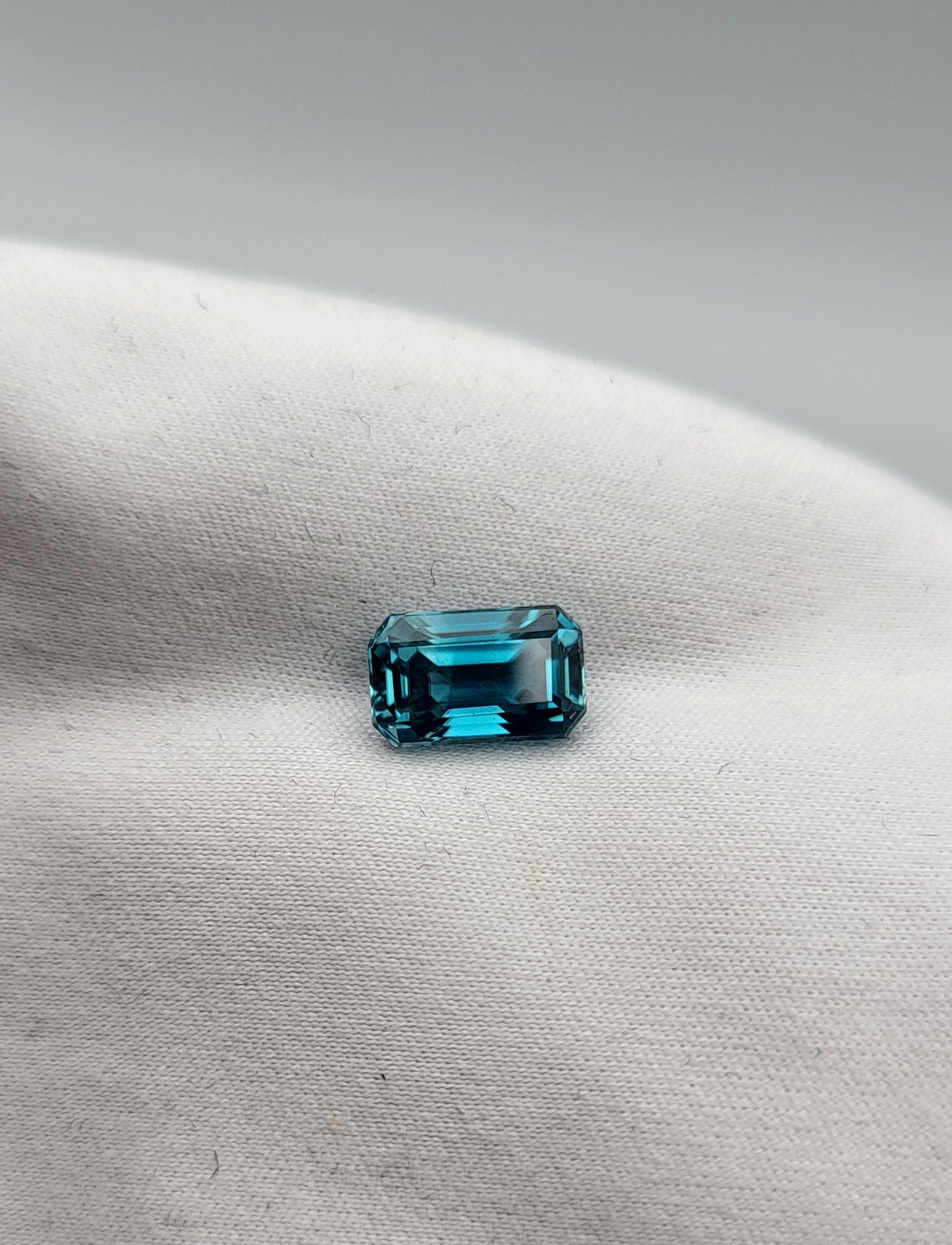 Zircon bleu 2.62 carats