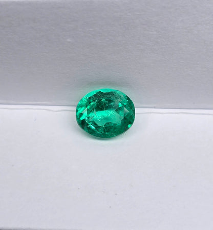 Emeraude colombienne ovale 1.52 carat