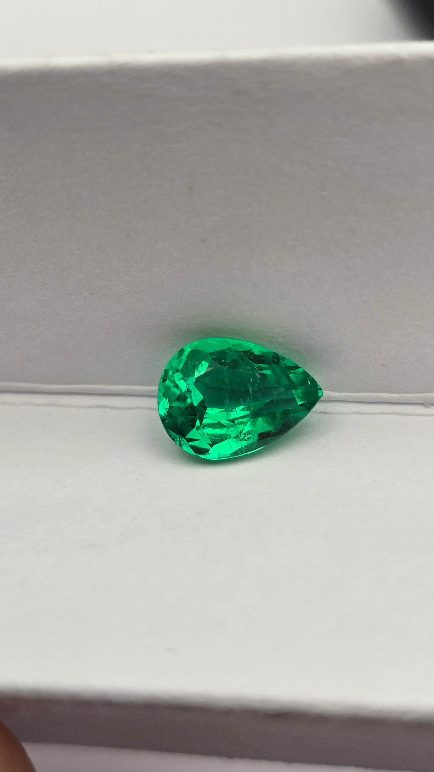 Emeraude colombienne 1.03carat top color
