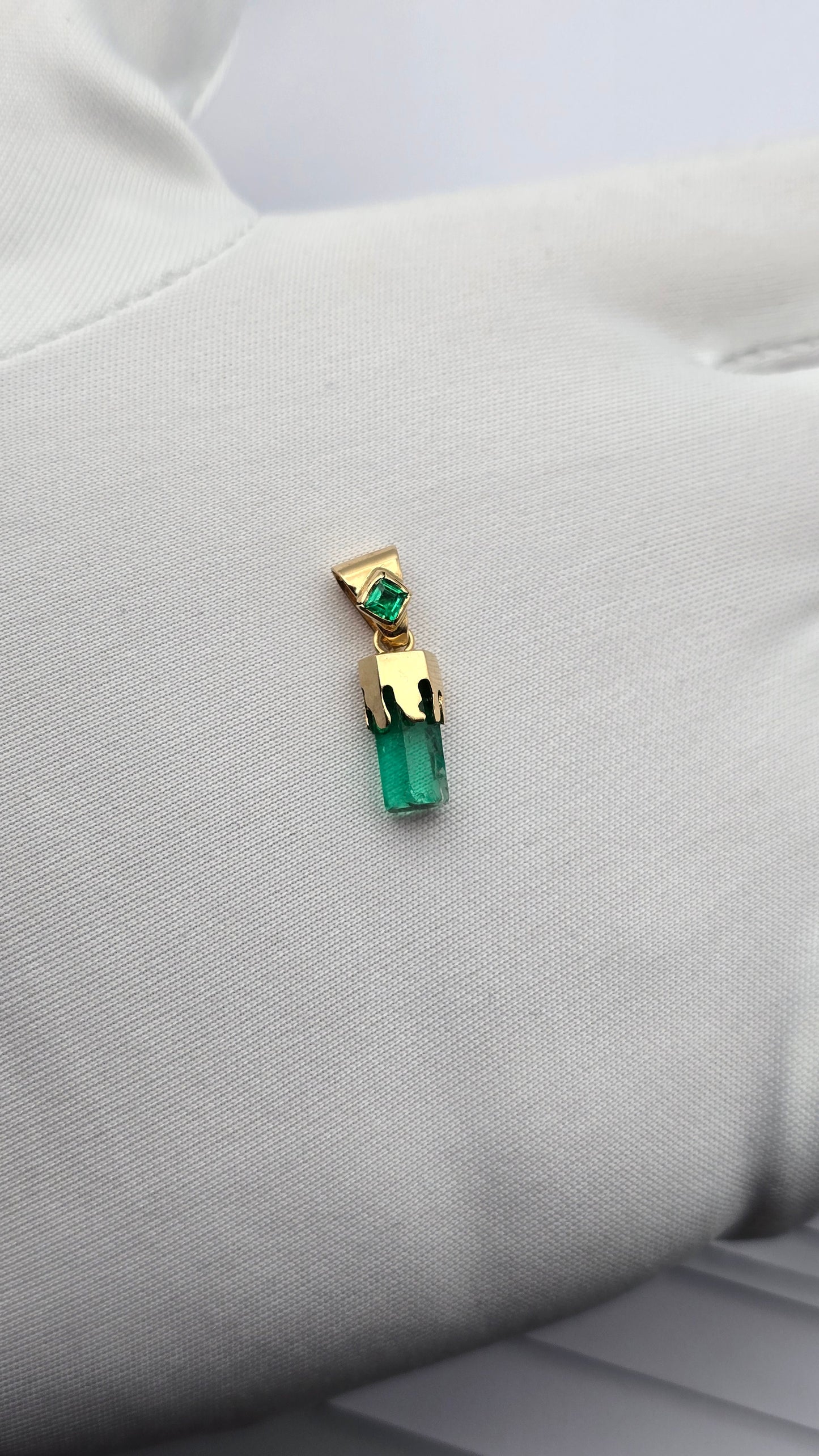 Pendentif or 18k Emeraude colombienne