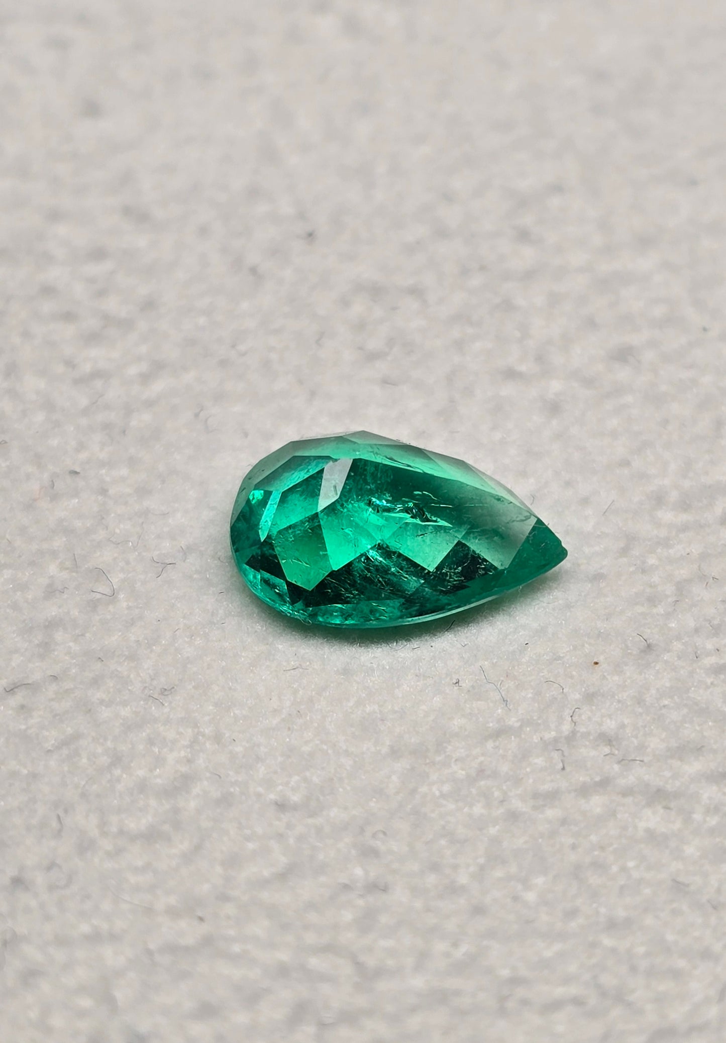 Emeraude colombienne poire 1.93carat