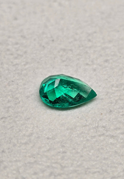 Emeraude colombienne poire 1.93carat