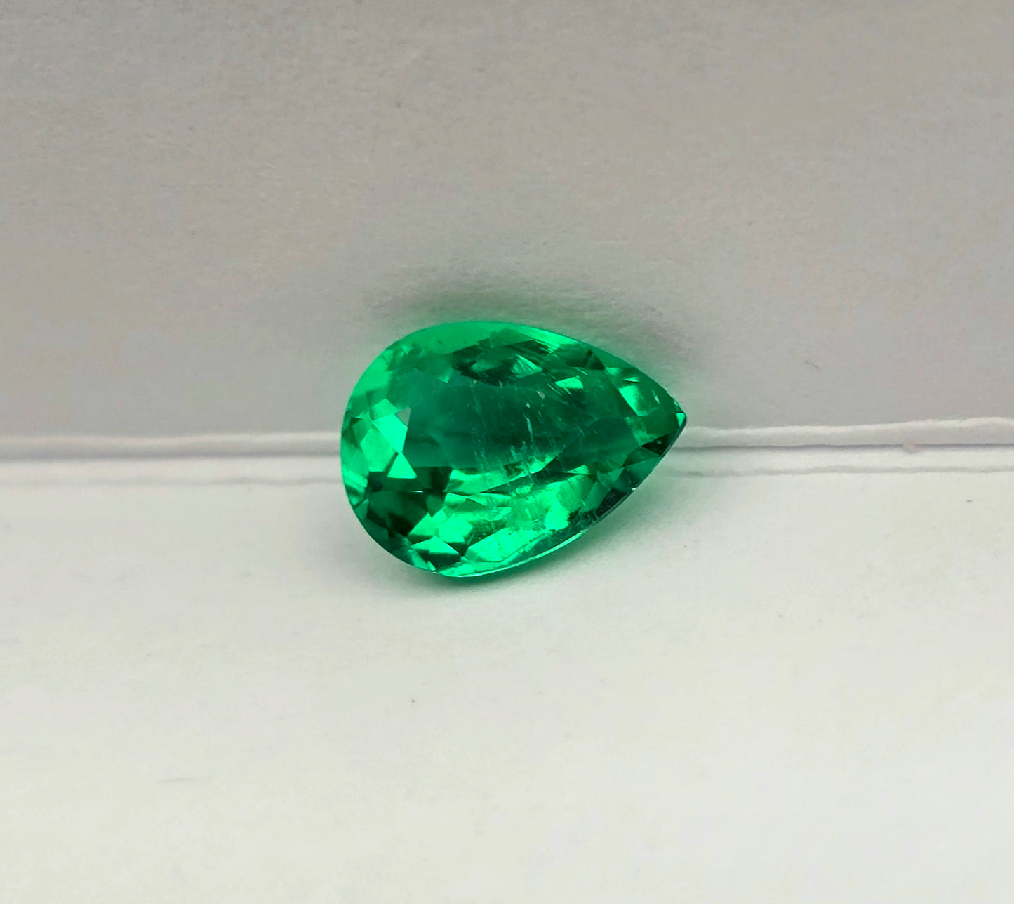 Emeraude colombienne 1.03carat top color
