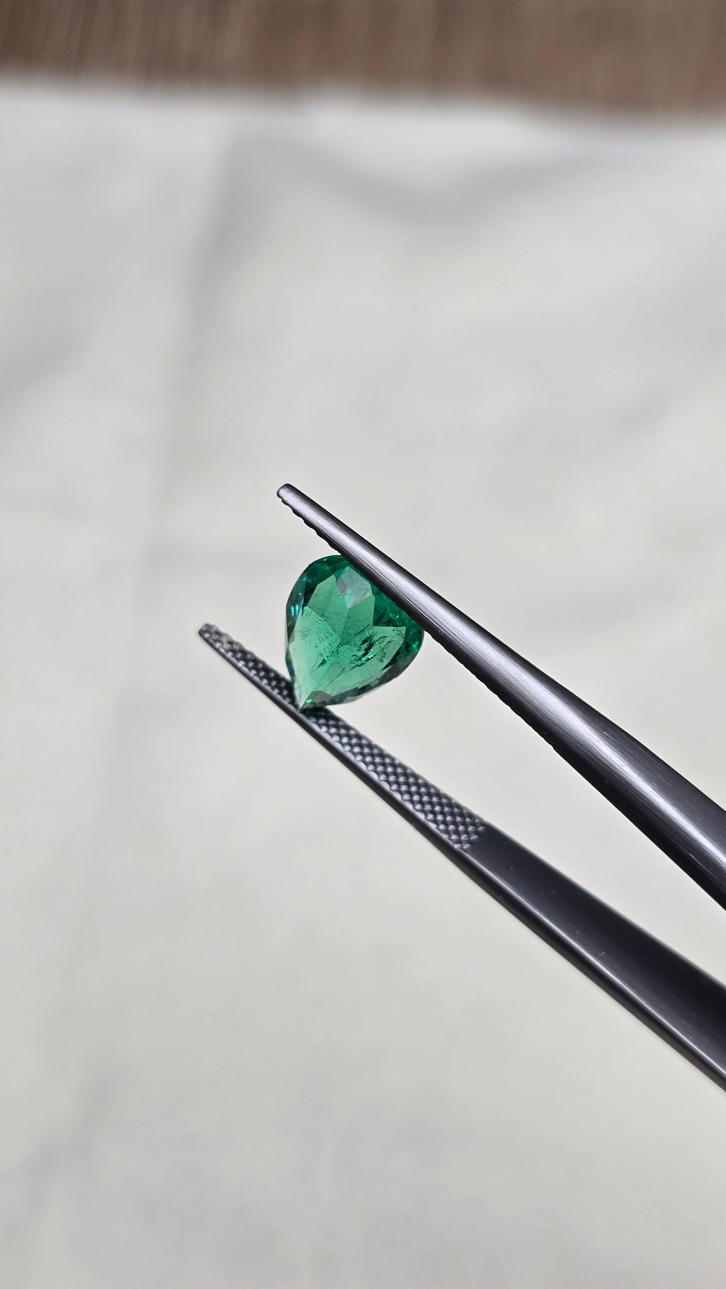 Emeraude colombienne poire 1.93carat