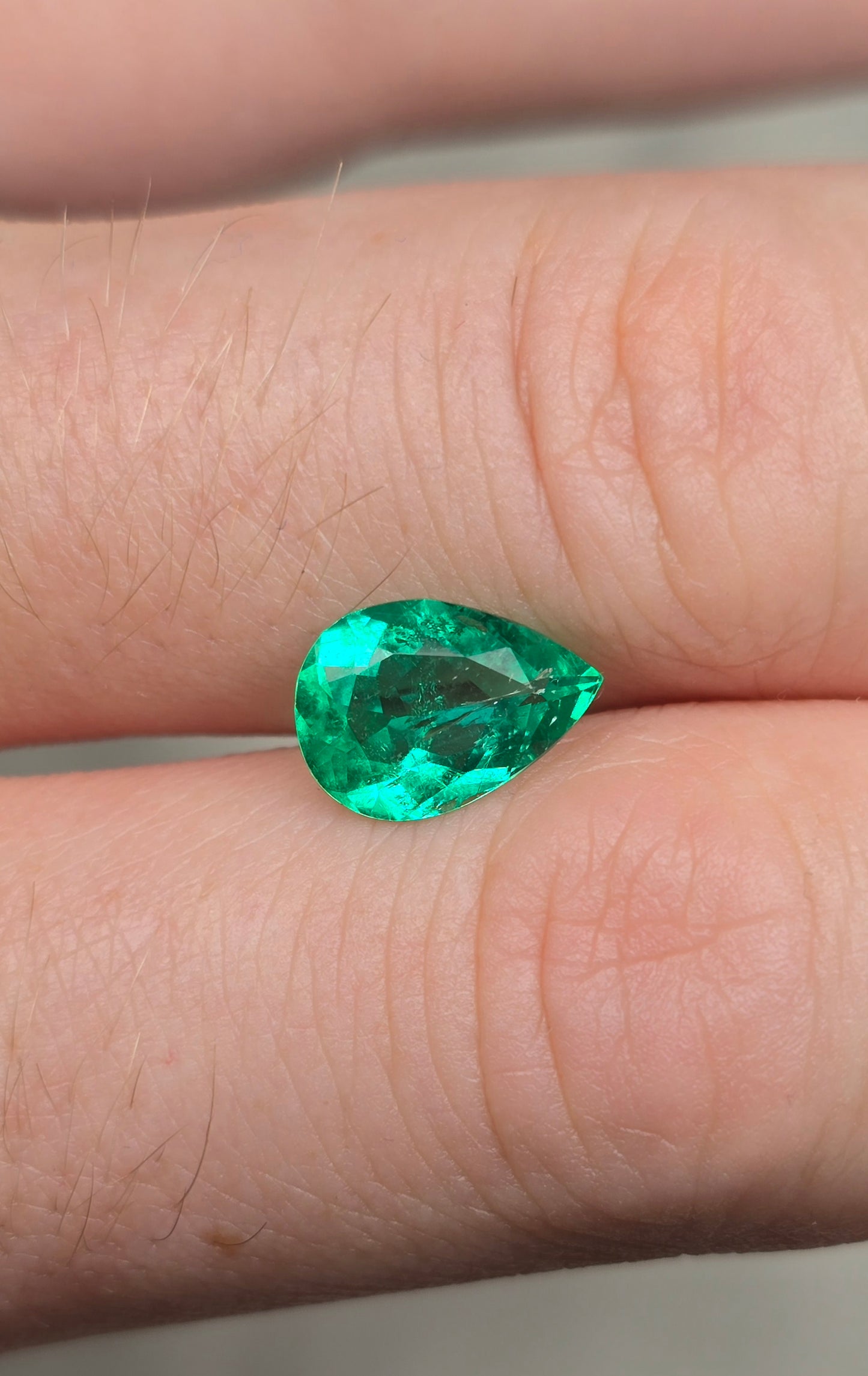 Emeraude colombienne poire 1.93carat