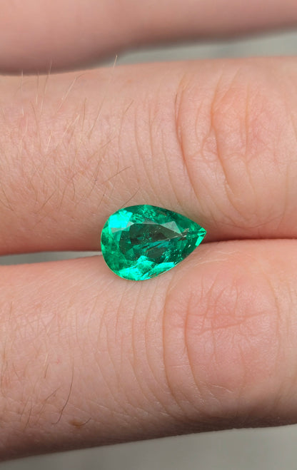 Emeraude colombienne poire 1.93carat