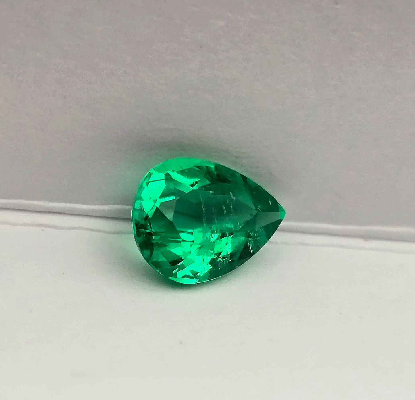 Emeraude colombienne 1.03carat top color