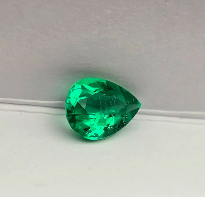 Emeraude colombienne 1.03carat top color