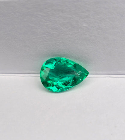 Emeraude colombienne poire 1.93carat