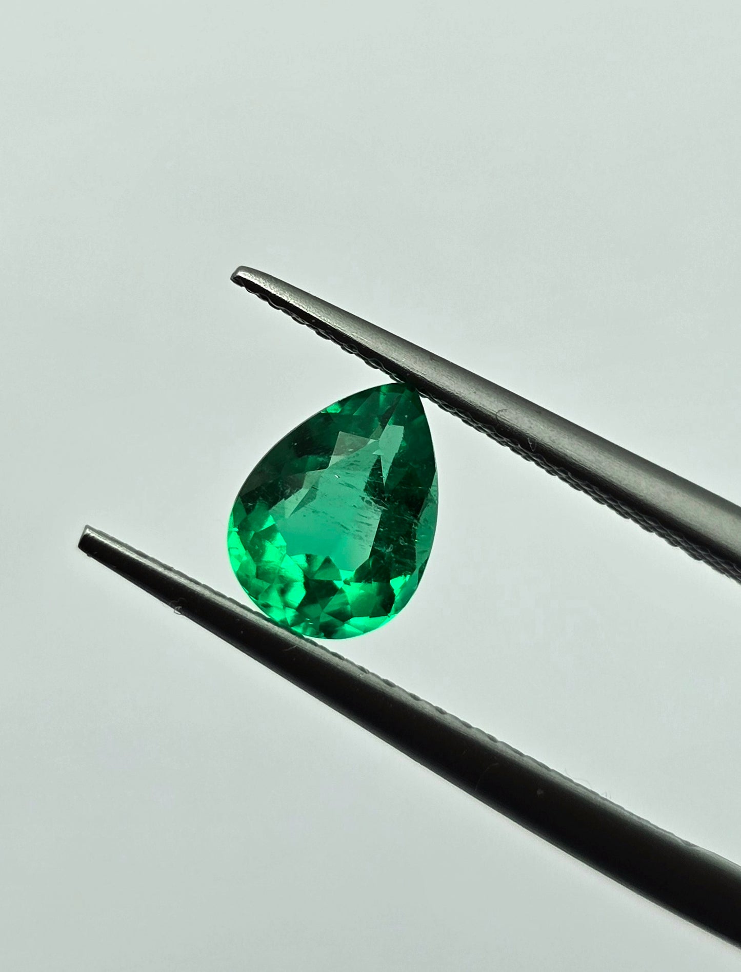 Emeraude colombienne 1.03carat top color