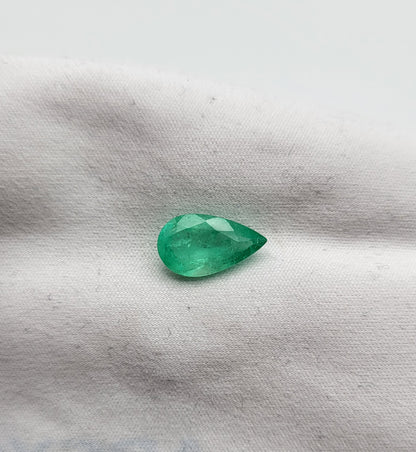 Emeraude Colombienne poire 1.72 carat