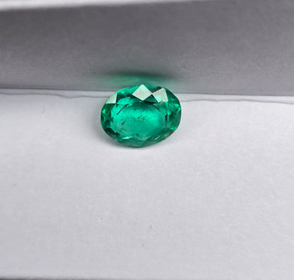 Emeraude colombienne ovale 1.52 carat