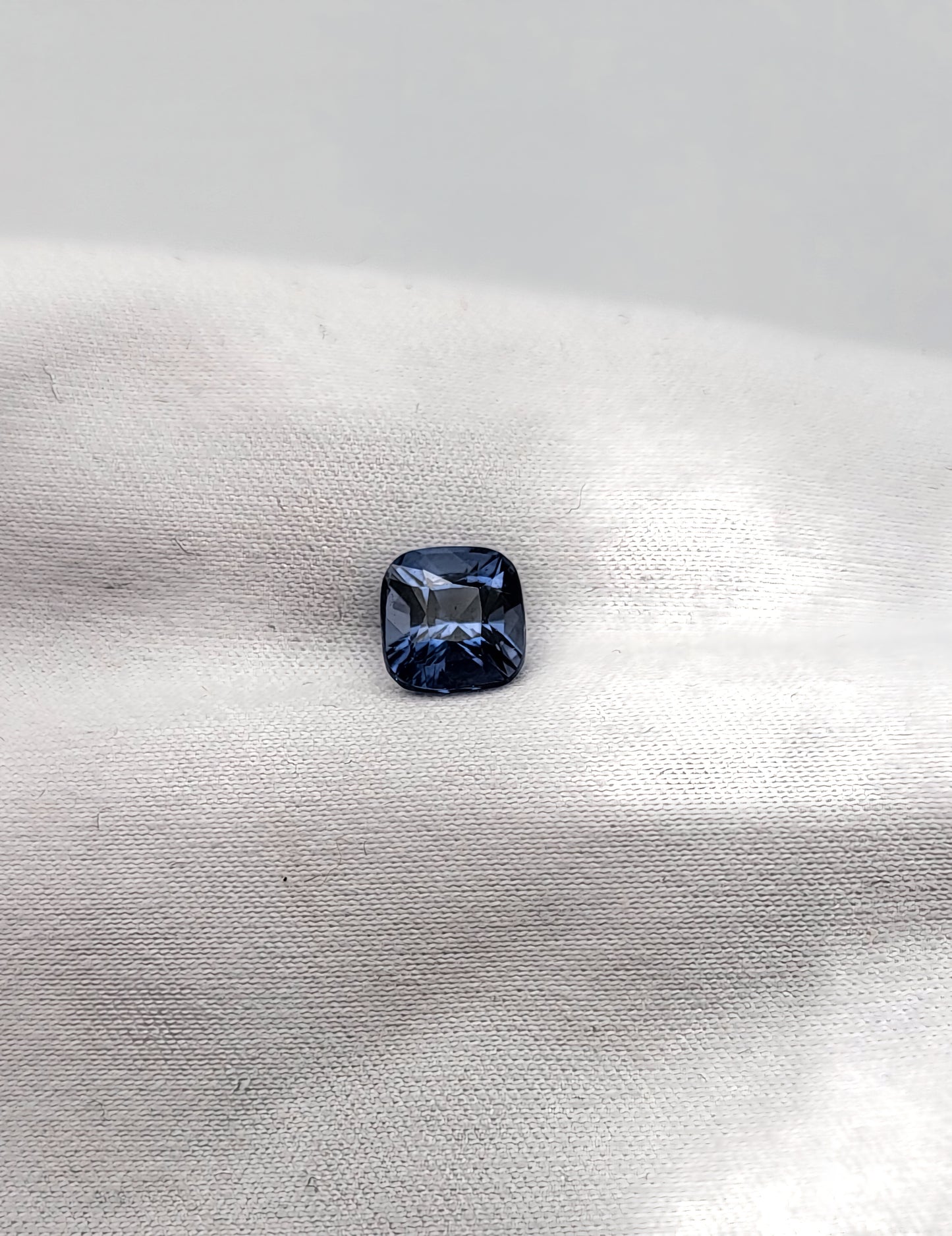 Spinelle bleu gris 1.04 carat