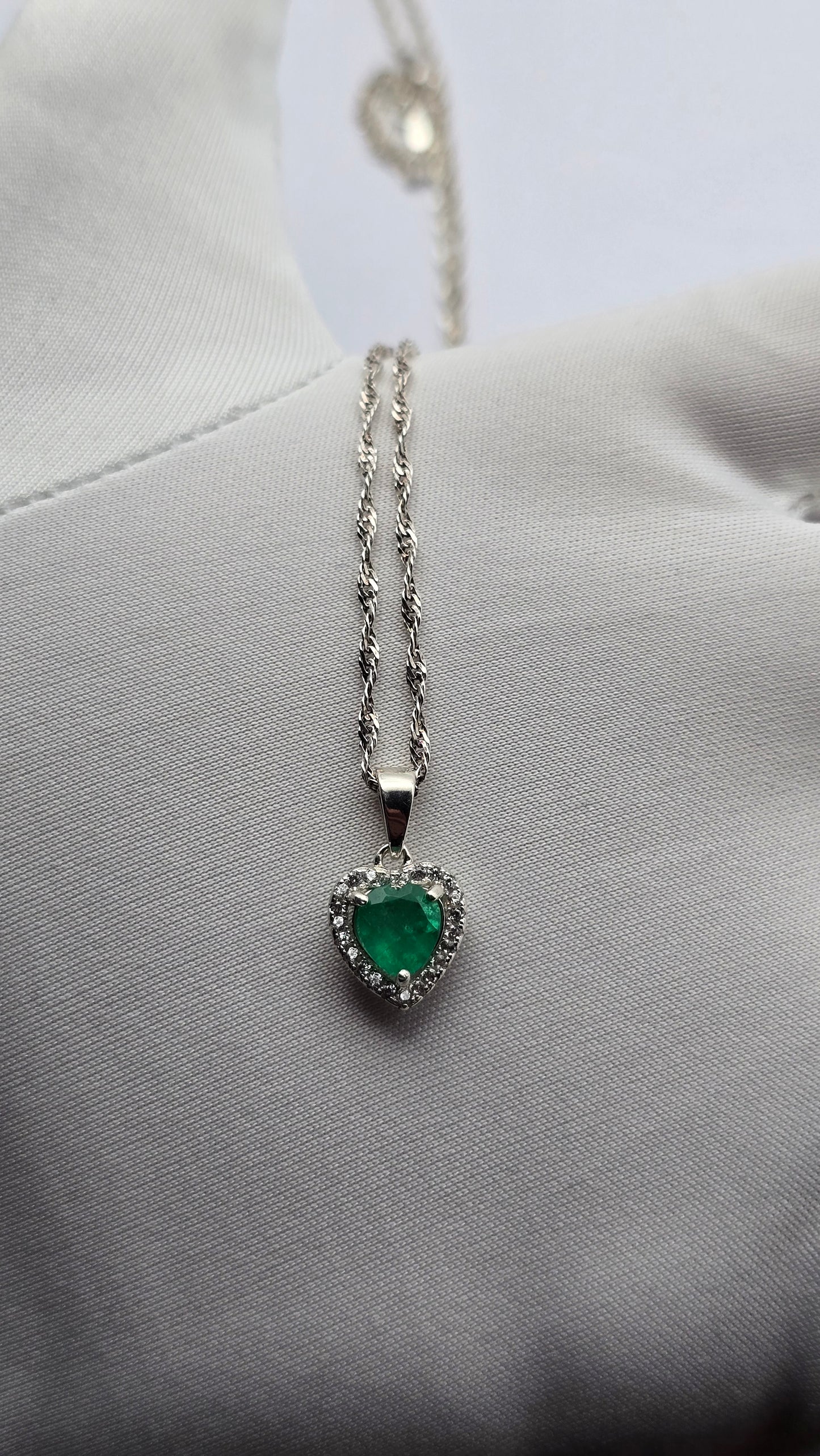 Pendentif argent 925 emeraude colombienne coeur