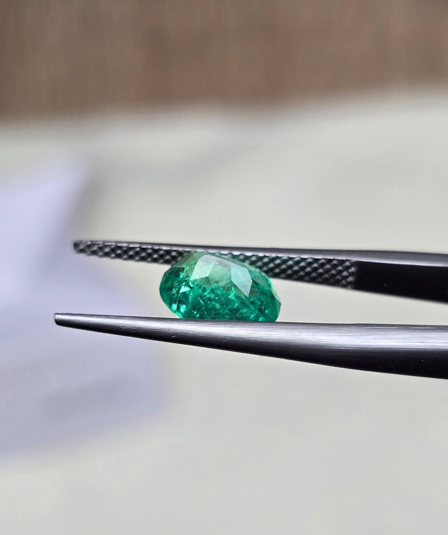 Emeraude colombienne ovale 1.52 carat