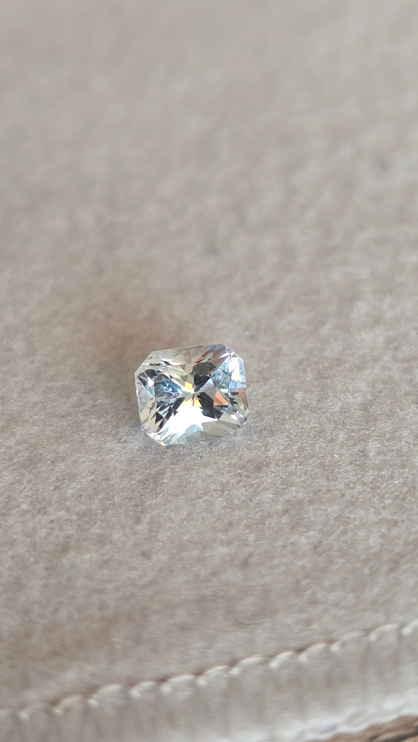 Saphir blanc 1.08 carat