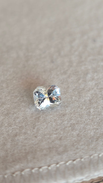 Saphir blanc 1.08 carat