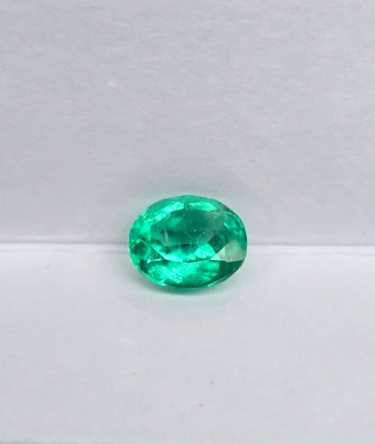Emeraude colombienne ovale 1.52 carat