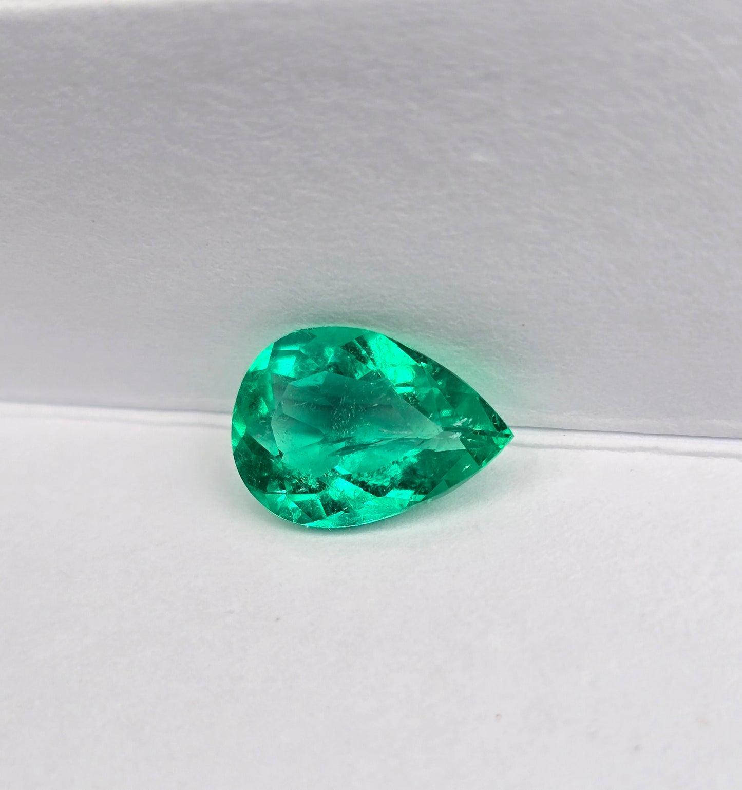 Emeraude colombienne poire 1.93carat