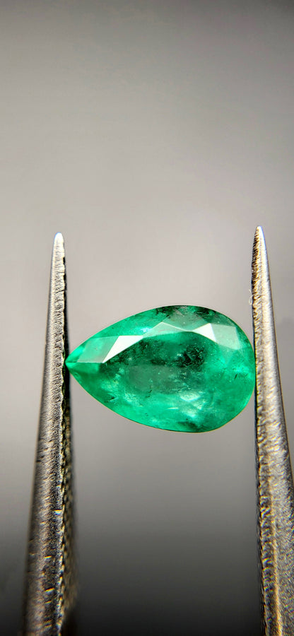 Emeraude Colombienne poire 1.28 carat